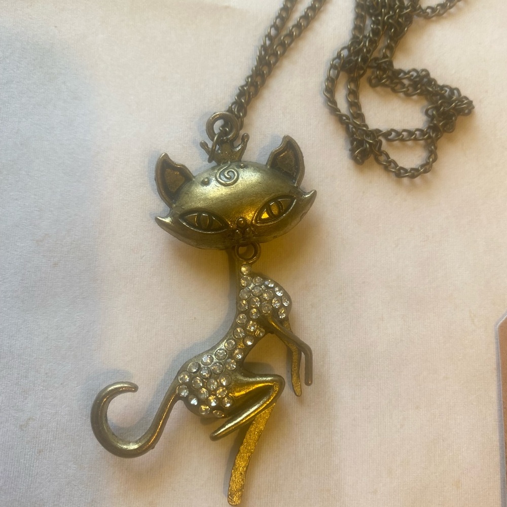 Brass color cat necklace with jeweled body - Picture 2 of 4